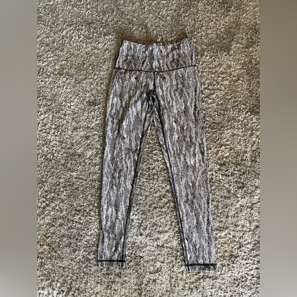 Black and gray skinny leggings